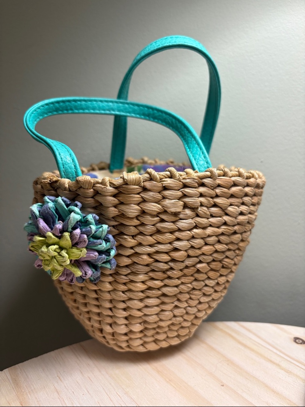 Bath & Body Works Woven Tan Basket Tote with Teal Handles and Multi-Color Flower